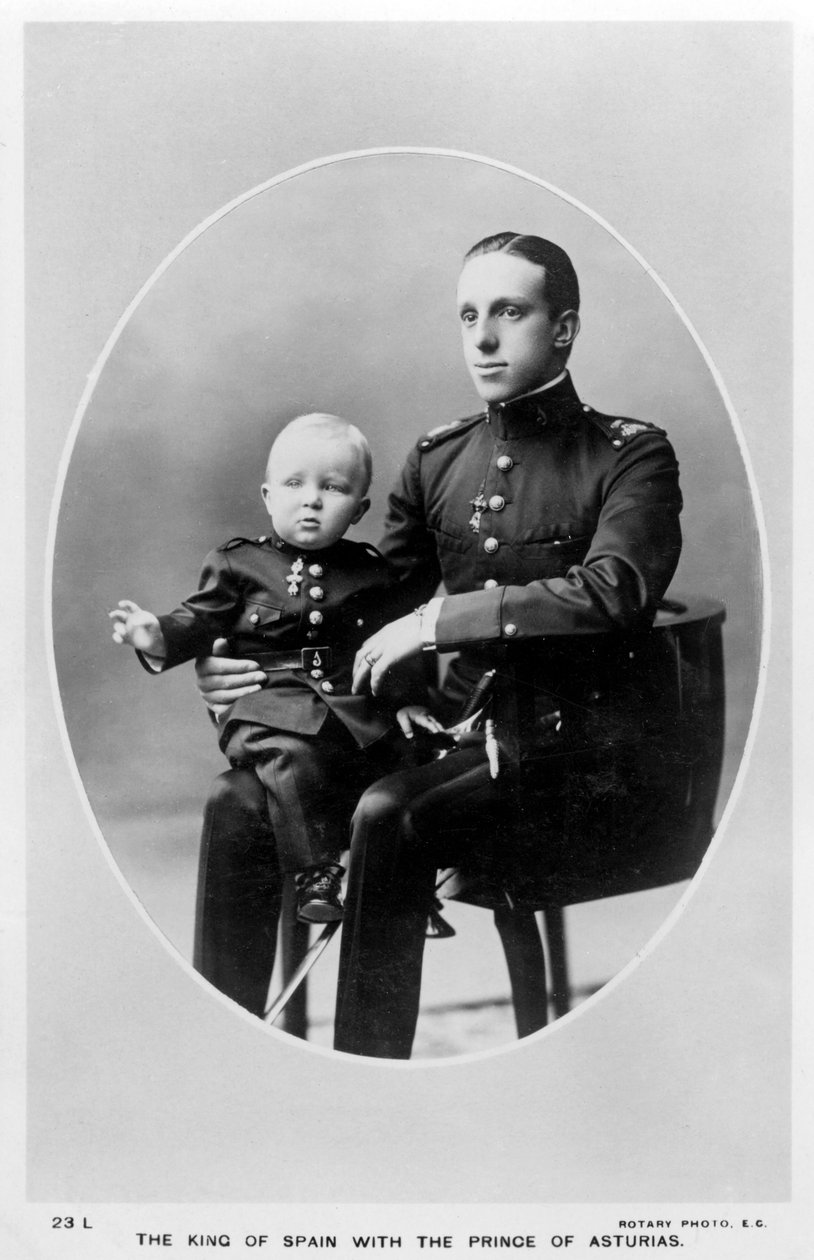 Kongen av Spania med prinsen av Asturias, c1908-c1909. av Rotary Photo
