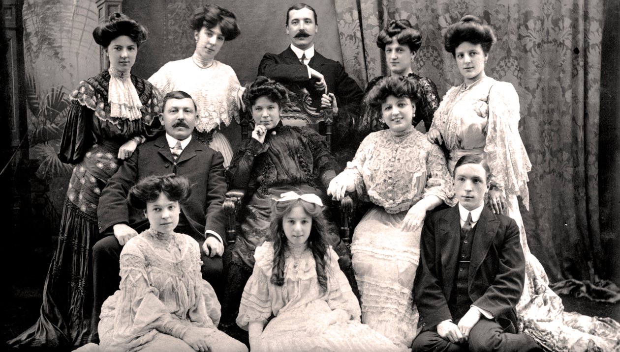 The Lloyd Family, tidlig på 1900-tallet. av Rotary Photo