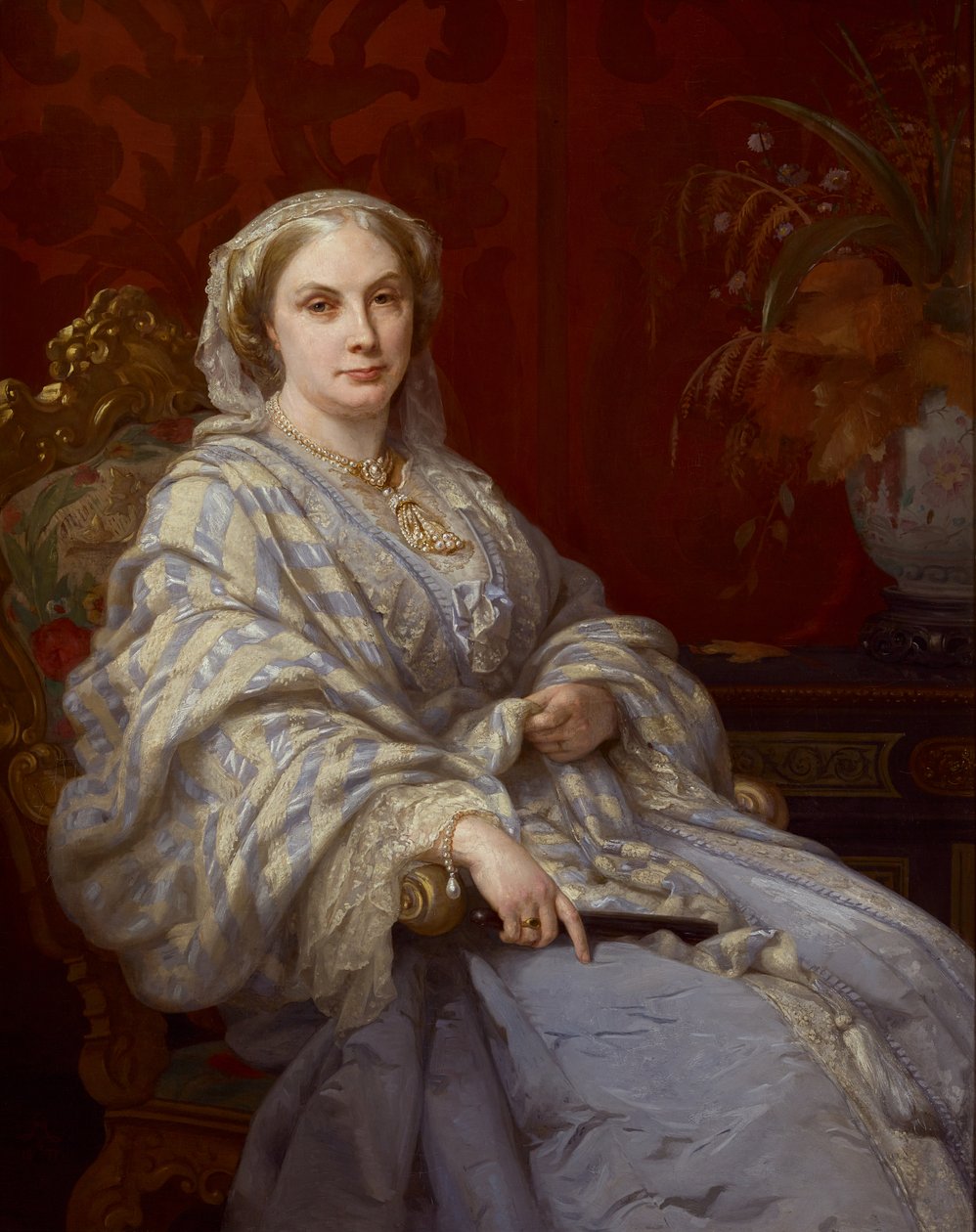 Portrett av Louisa, kone til Algernon, 6. hertug av Northumberland, trekvart lengde, iført en blå kjole og blå- og hvitstripet sjal av Rudolf Lehmann