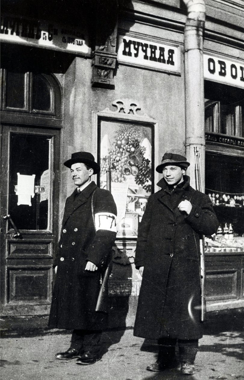Bymilits på Kamennoostrovsky Prospekt i Petrograd, 1917 av Russian Photographer