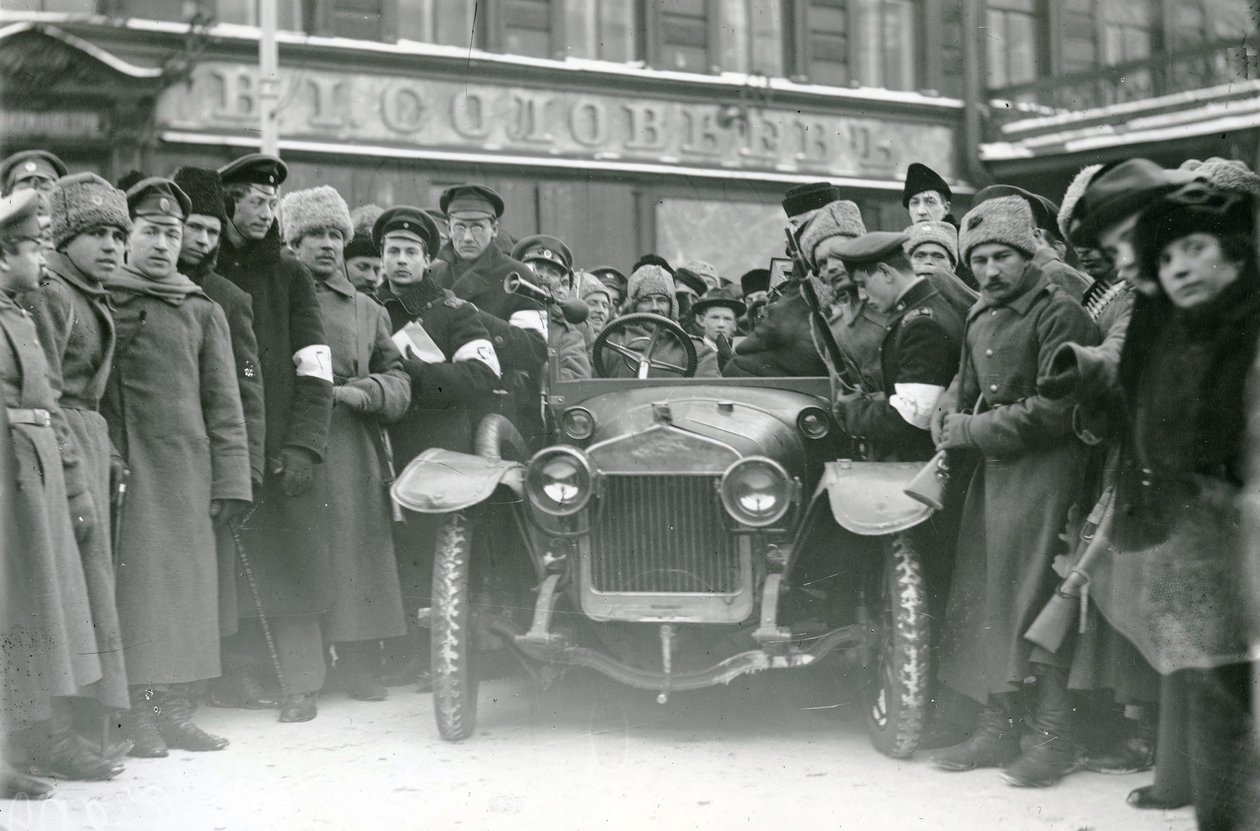 Dokumentsjekk, St Petersburg, februar 1917 av Russian Photographer