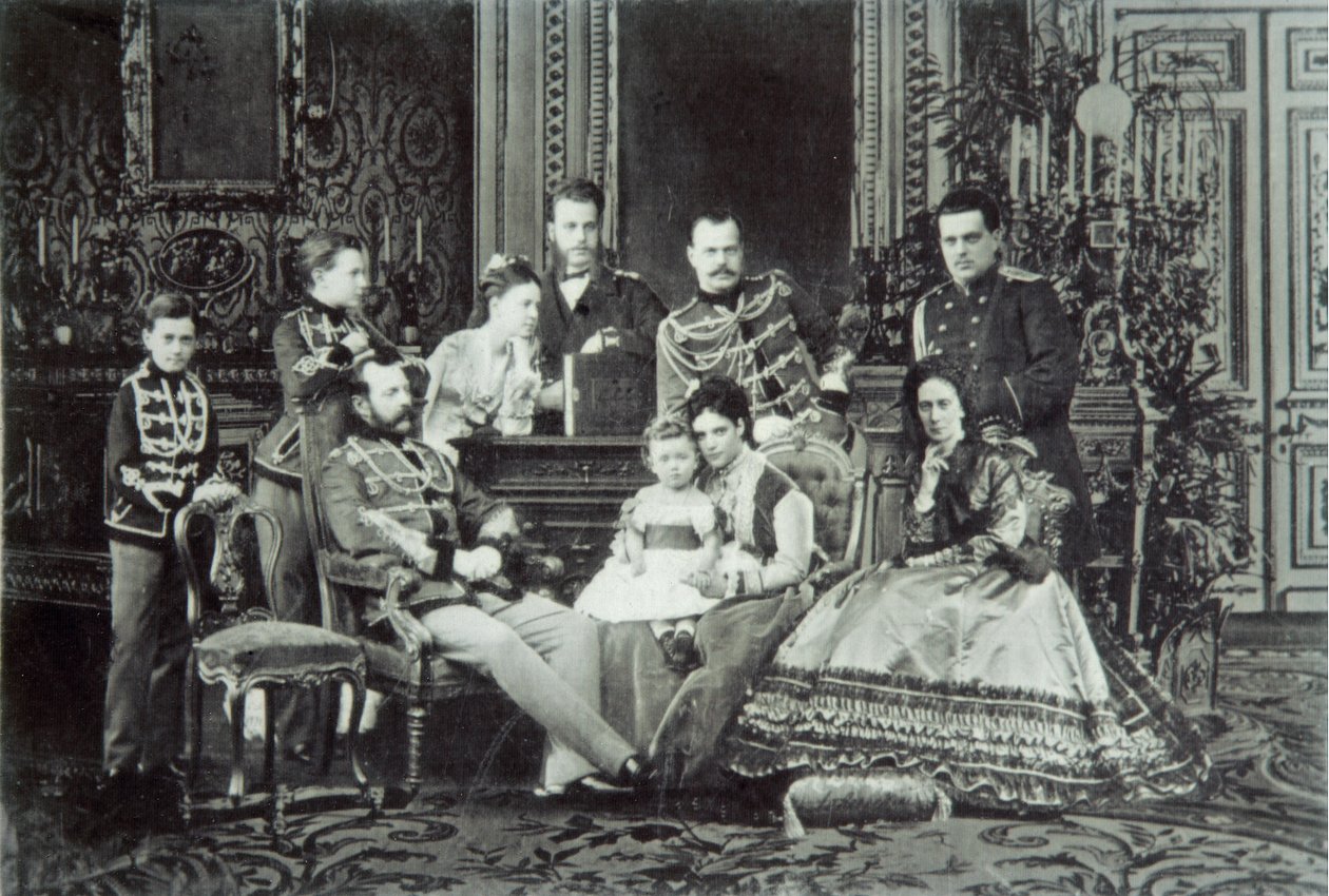 Familieportrett av keiser Alexander II av Russian Photographer