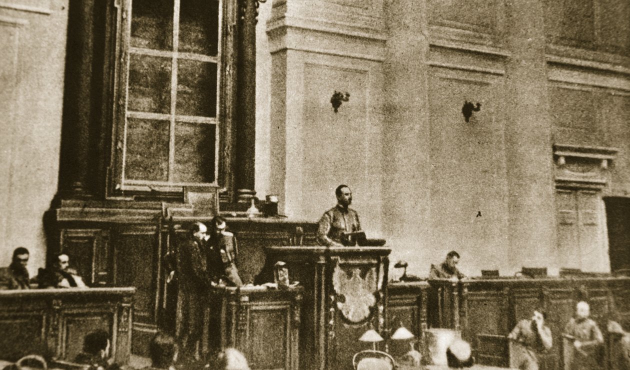 Første sesjon av den sovjetiske dumaen, 1917 (sepia-bilde) av Russian Photographer