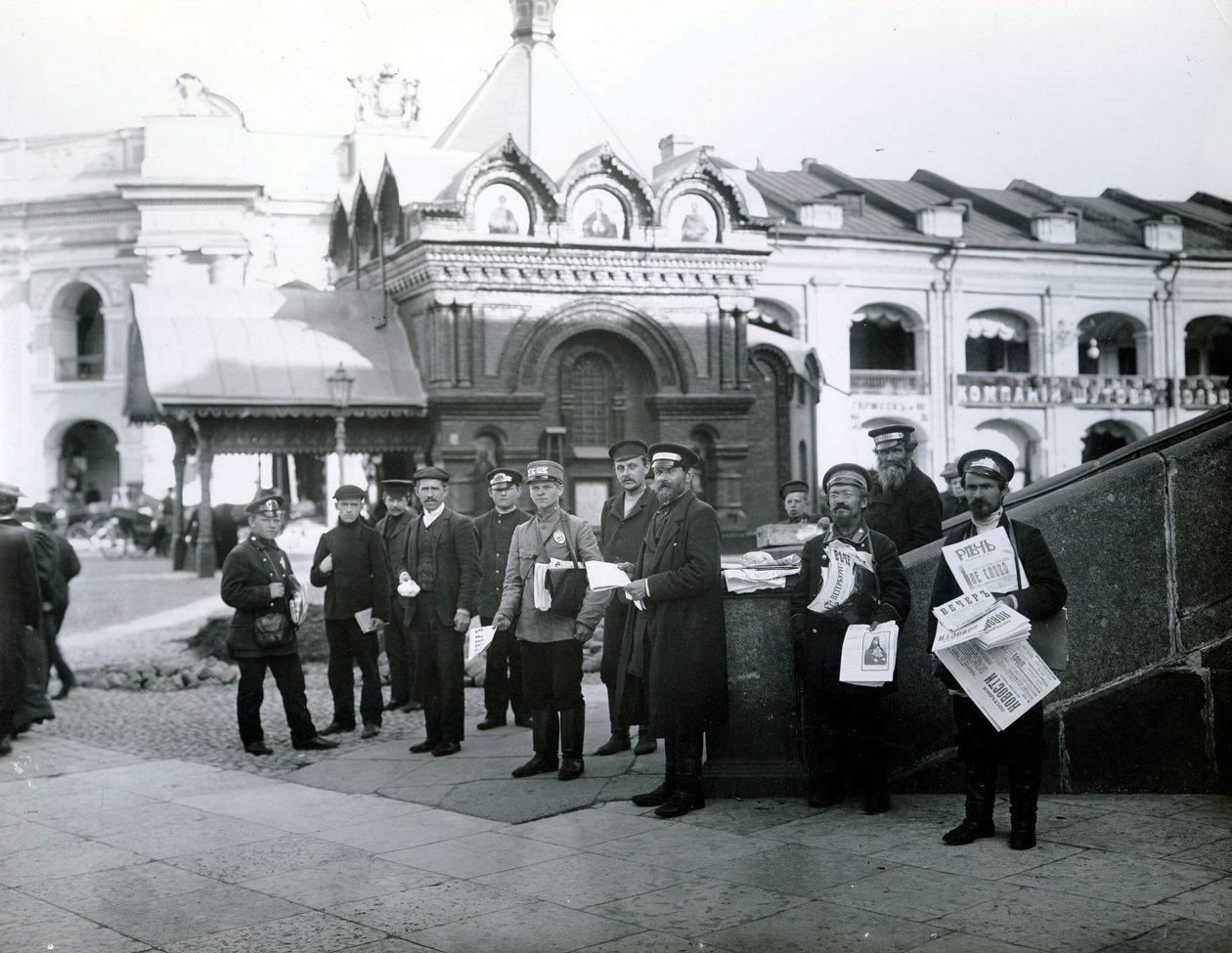 Avisleverandører i St Petersburg, 1913 av Russian Photographer