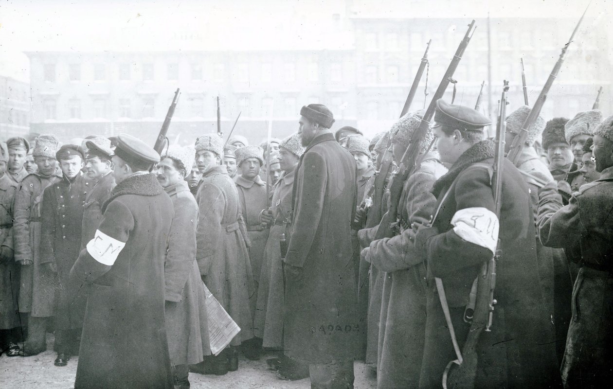 Revolusjonær milits arresterer politimenn, februar 1917 av Russian Photographer