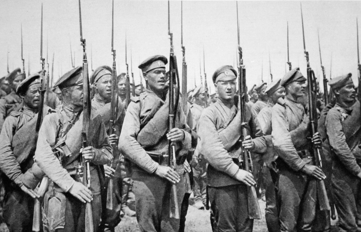 Russere heier på King George: Infantry of our gallante allies som hedrer dette landet og dets hersker, fra The Illustrated War News av Russian Photographer