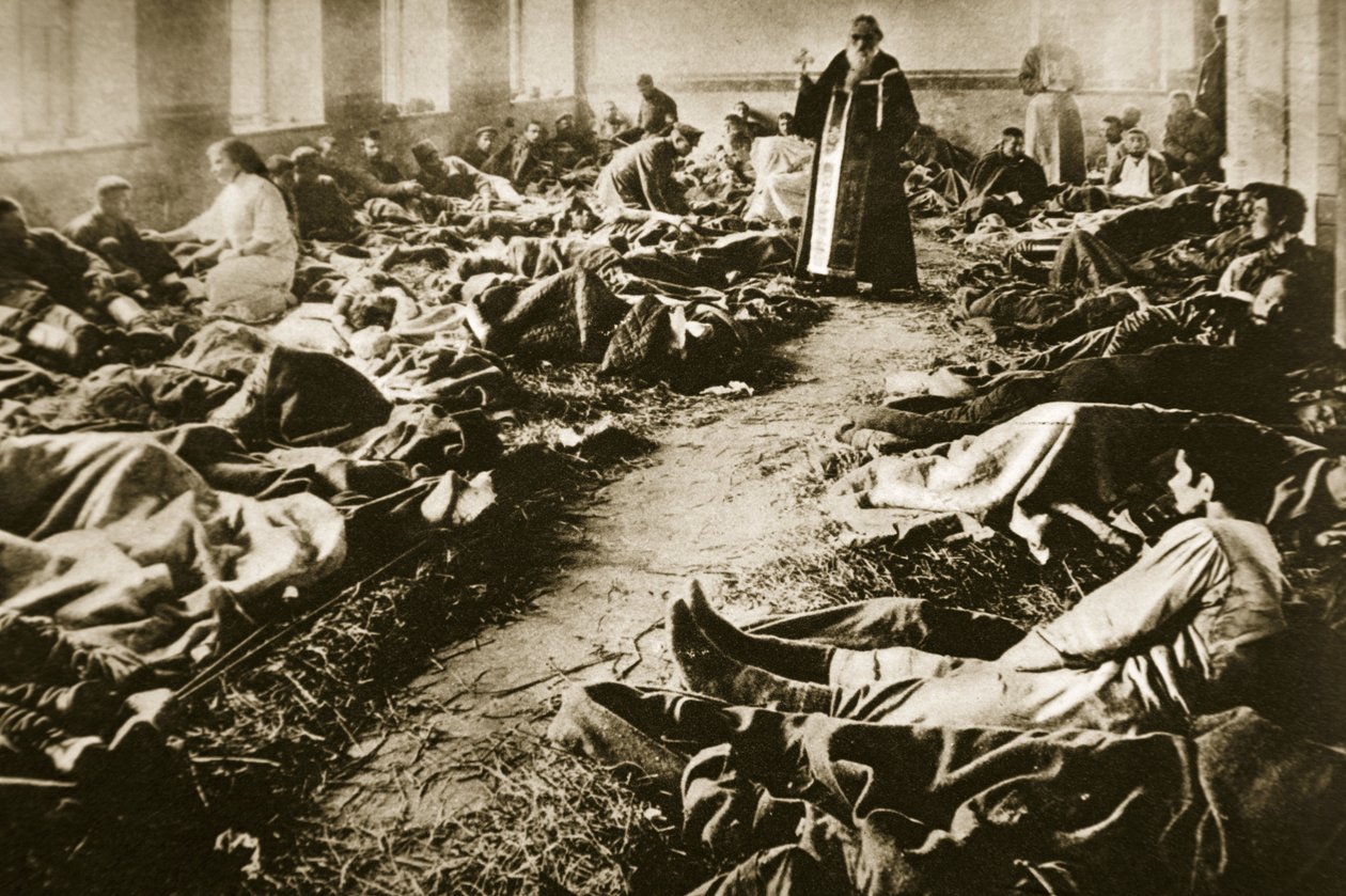 Russere i kirken (sepia-bilde) av Russian Photographer