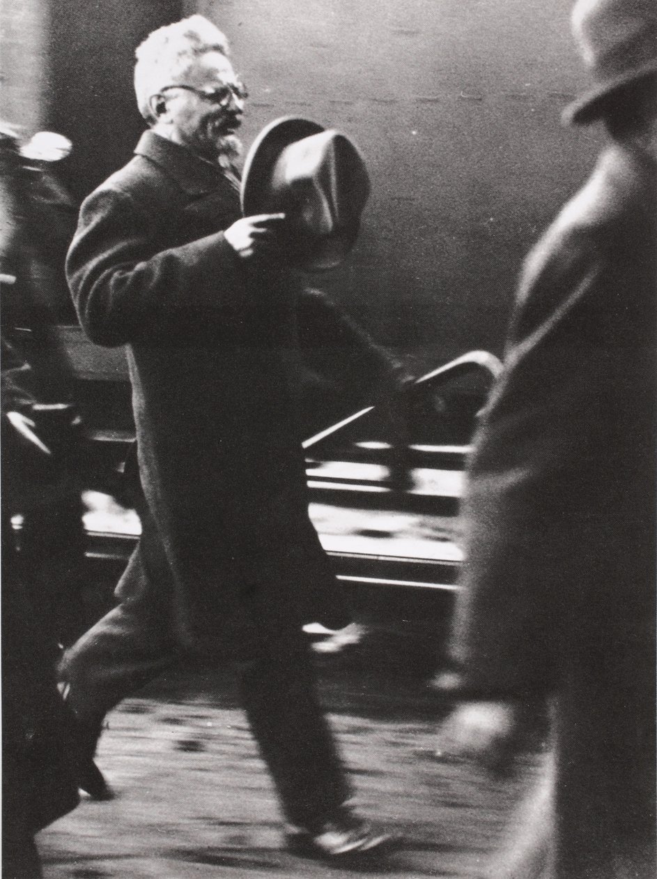 Trotsky ankommer Paris (sepia-bilde) av Russian Photographer
