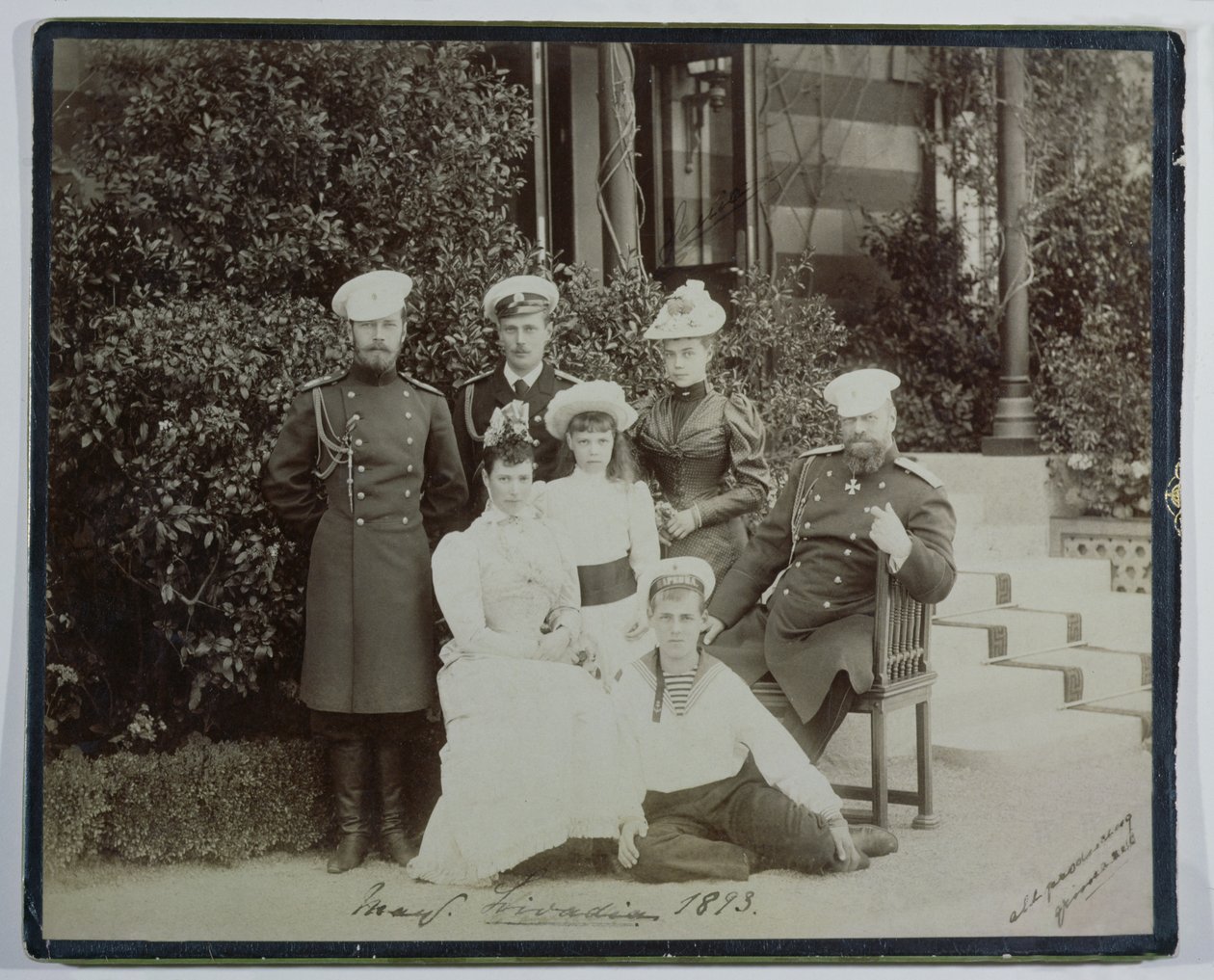 Tsar Alexander III (1845-94) omgitt av familien i Livadia, 1893 av Russian School