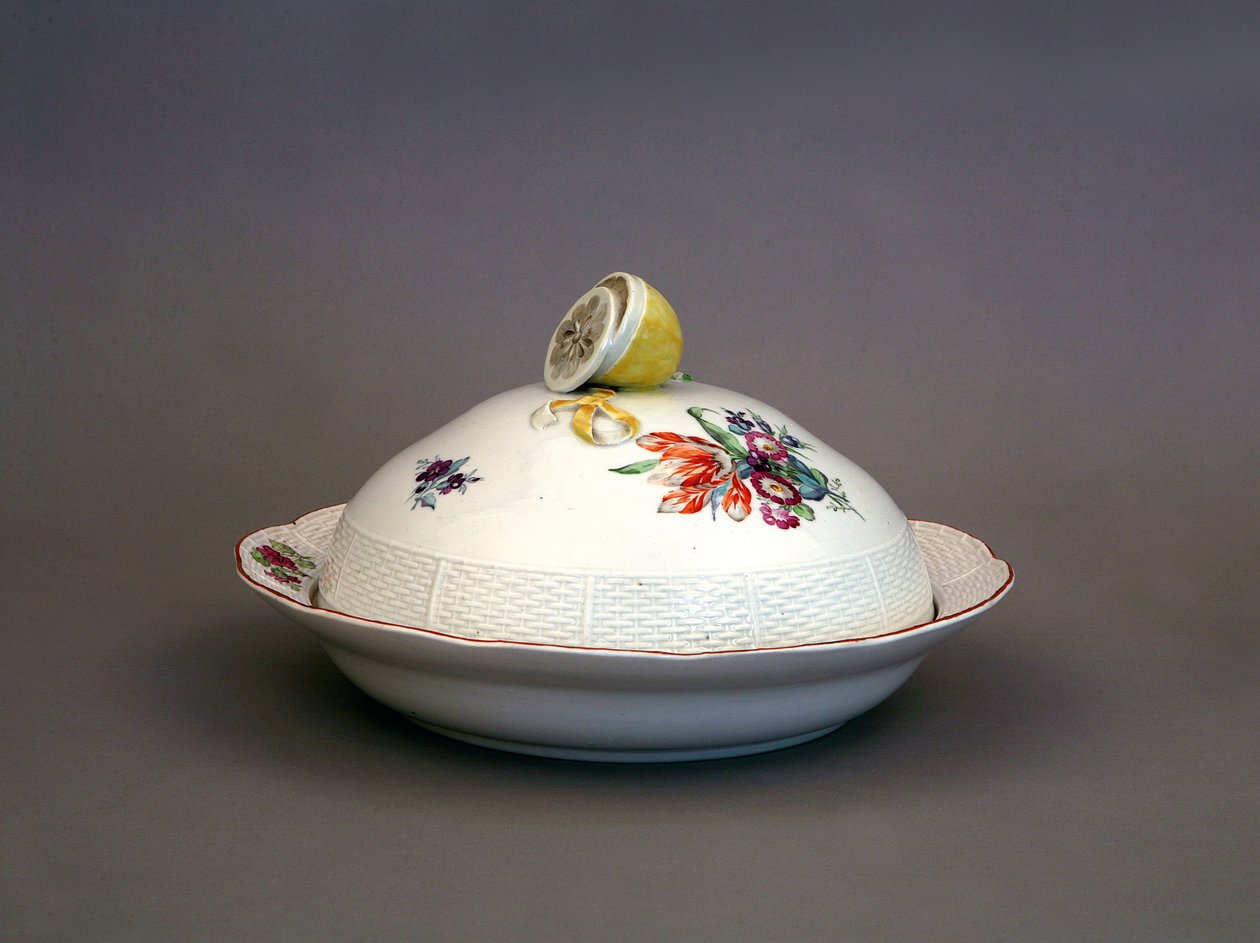 Terrin fra Imperial Porcelain Dinner Service Imperial Porcelain Factory, 1775-1780 av Russian Master