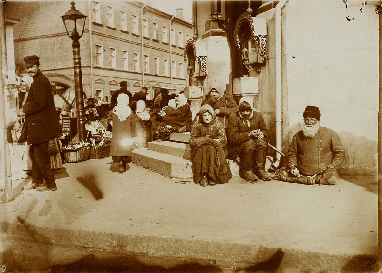 Tiggere (mann, kvinne og rumpe) foran klosteret Valaam (Valamo) i Moskva av Russian Photographer
