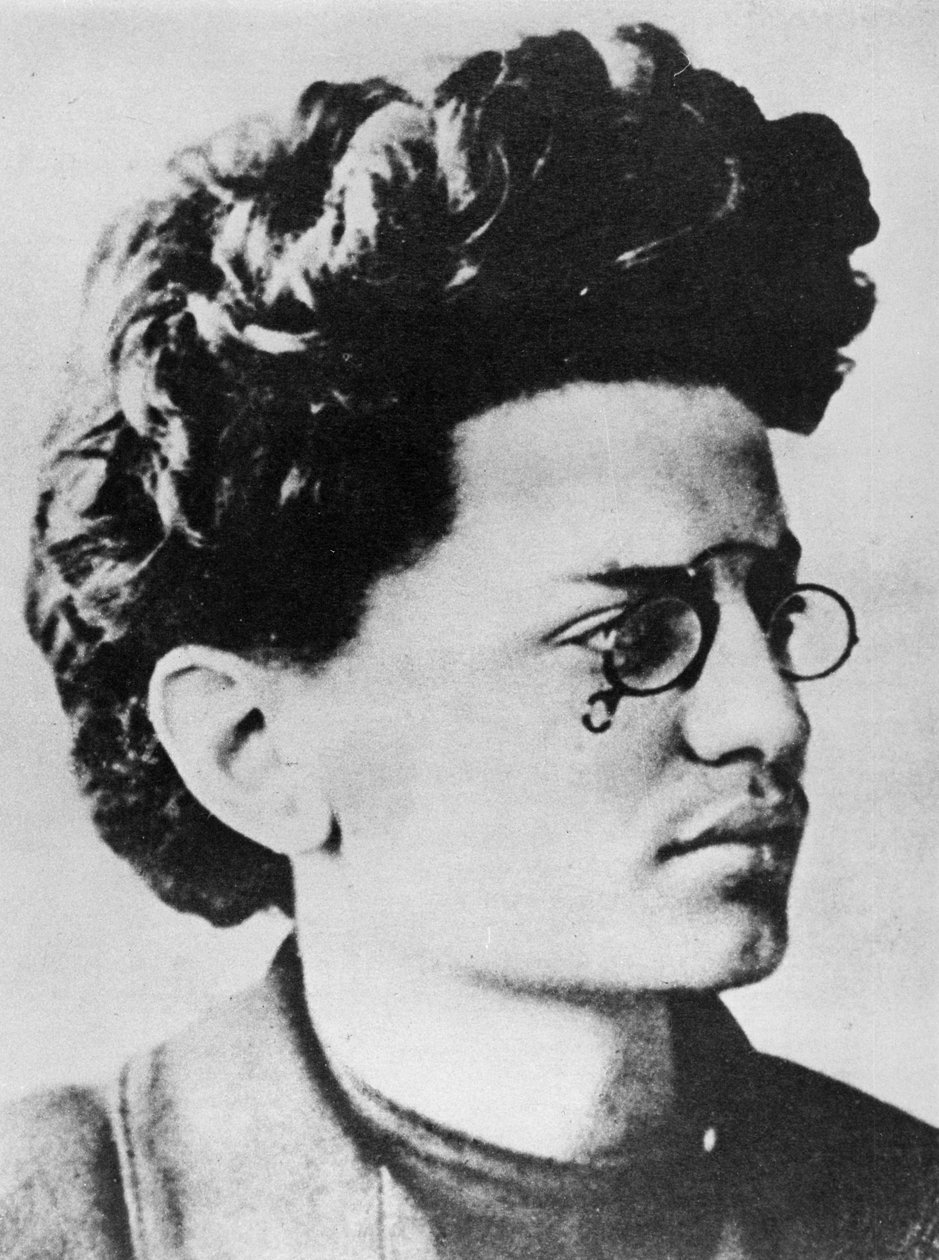 Leon Trotsky som ung student (s/hv-bilde) av Russian Photographer