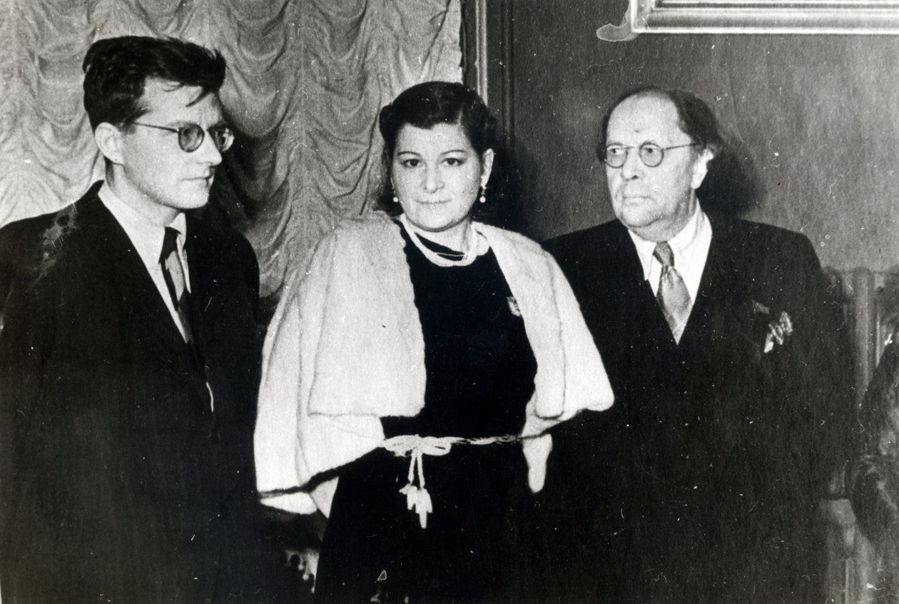 Komponist Dmitry Dmitrievich Sstakovich, sanger Maria Maksakova og forfatter Alexei Nikolayevich Tolstoy av Russian Photographer