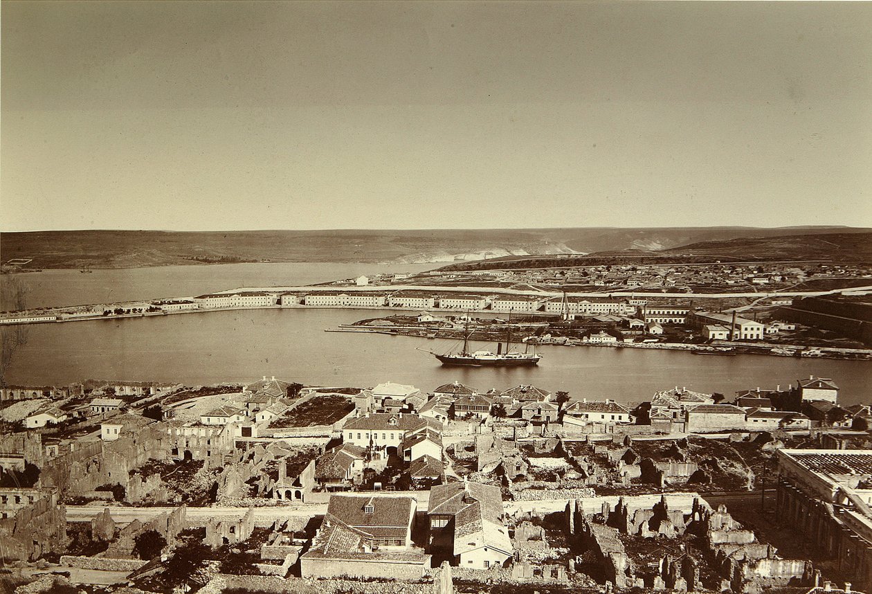 The South Bay og Cape Paul i Sevastopol (Sebastopol). Albumin-foto, slutten av 1850-tallet. Institutt for materiell kulturhistorie, St. Petersburg av Russian Photographer