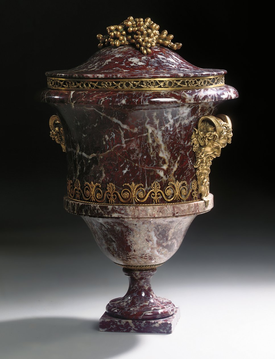 Et par vaser, ca. 1790 av Russian School