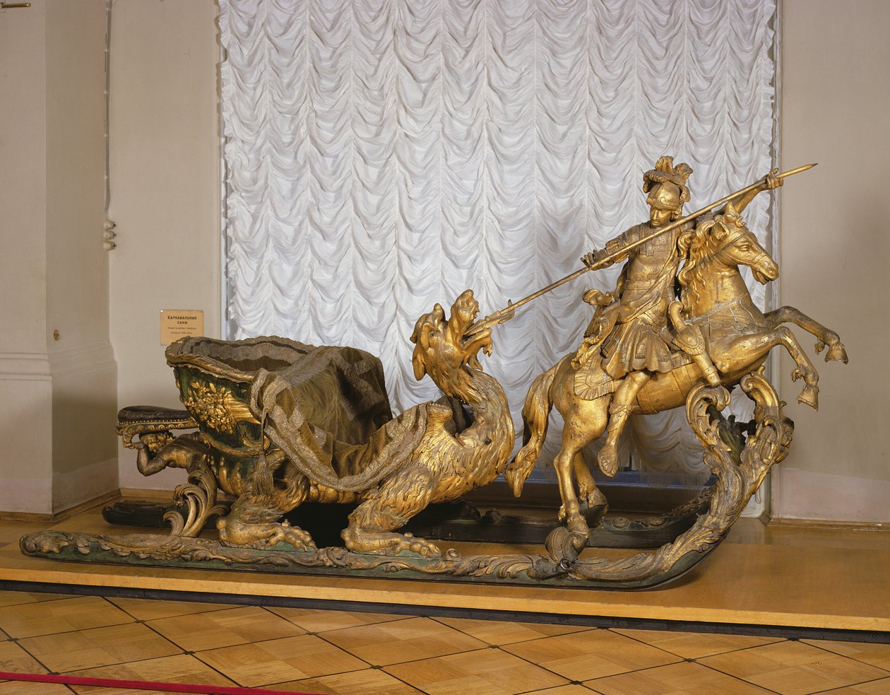 Carnival Slede med figuren St George (tre og bladgull) av Russian School