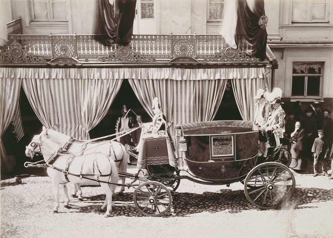 Vogn som ankommer bryllupet til tsar Nicholas II (1868-1918) med prinsesse Alexandra av Hessen (1872-1918), ca. 1896 av Russian School