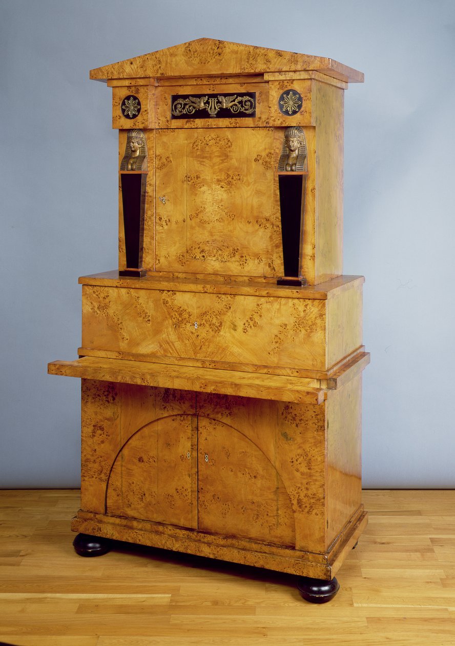 Secretaire bokhylle, (karelsk bjørk) av Russian School