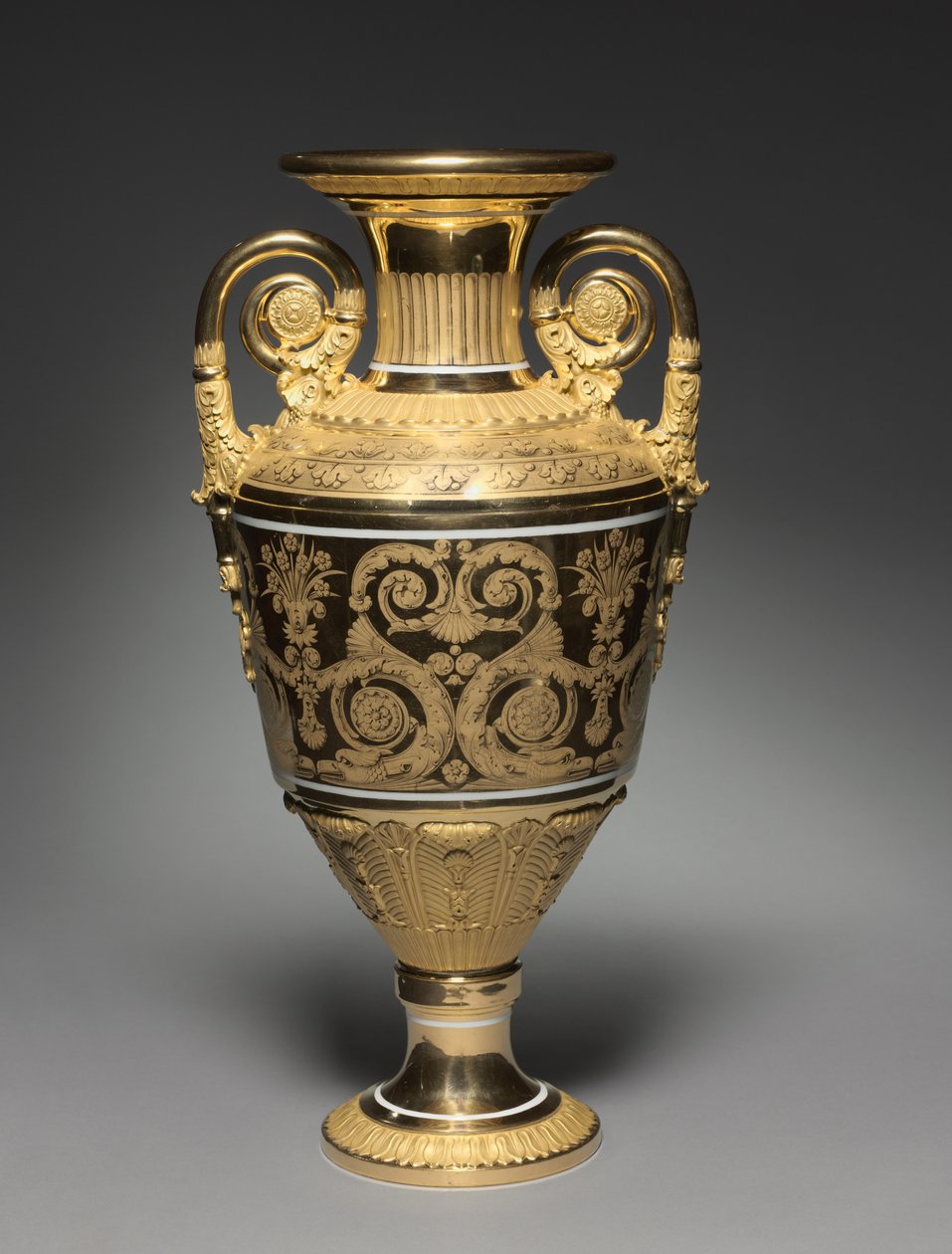 Vase, laget av St. Petersburg Imperial Porselensfabrikk, ca. 1820-30 av Russian School