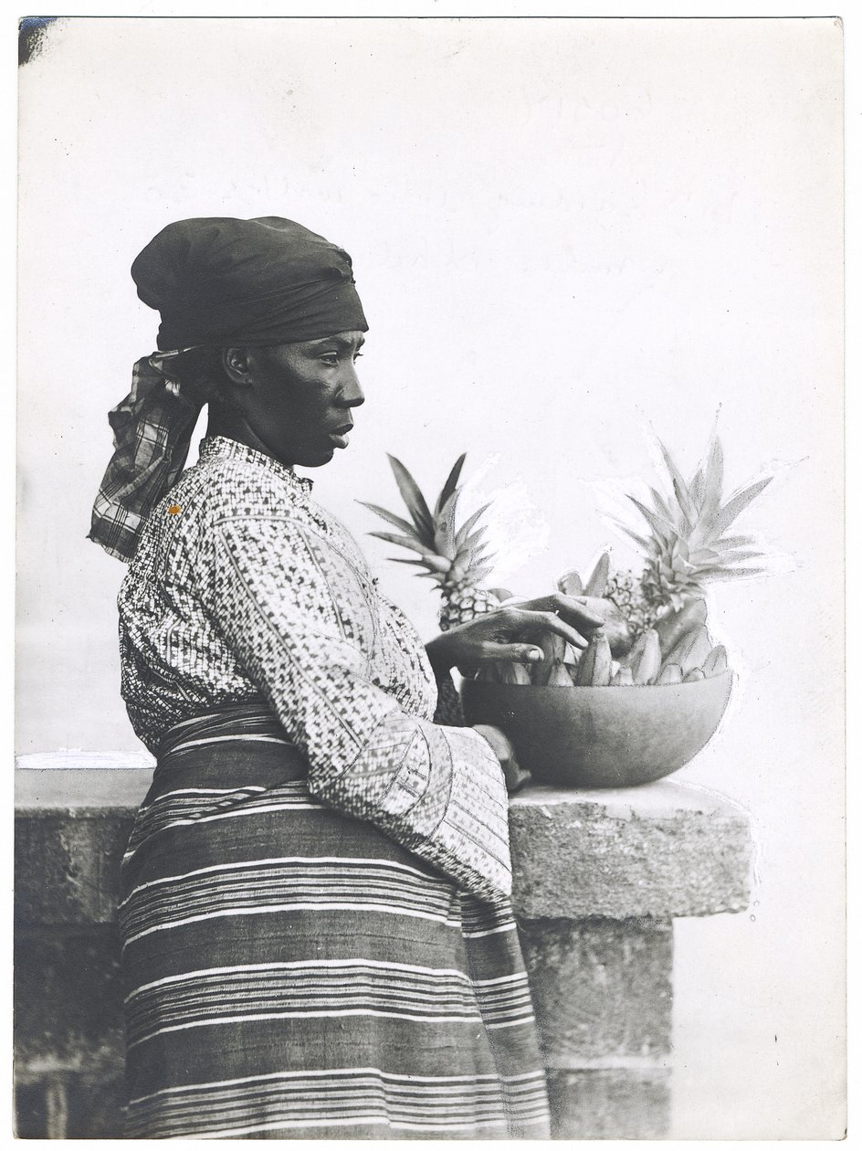 Mrs Harding, som går 30 mil daglig, ca. 1920 (gelatinsølvtrykk) av S. W. and Co. Partridge