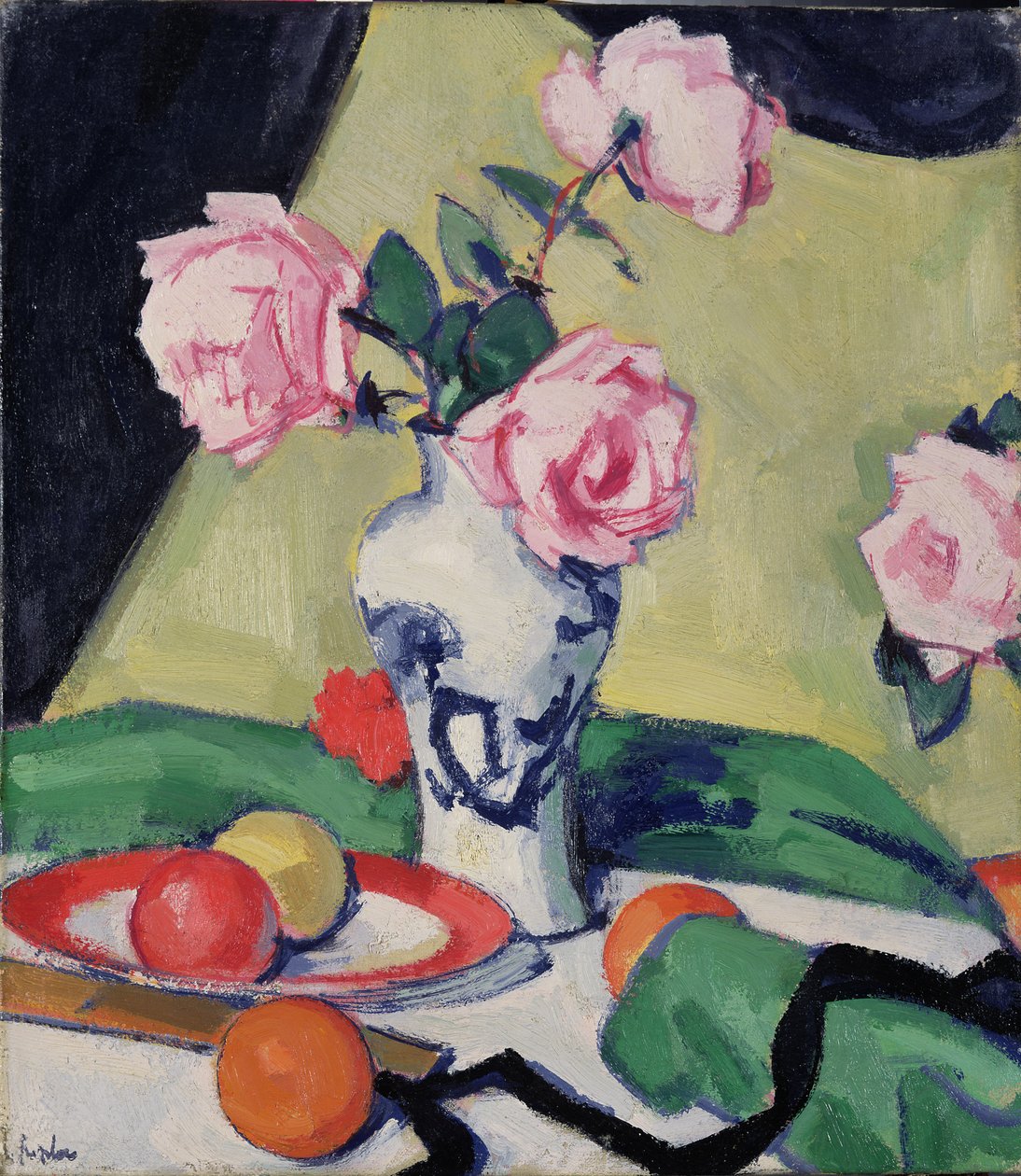Stilleben med japansk krukke og roser, ca. 1919 av Samuel John Peploe