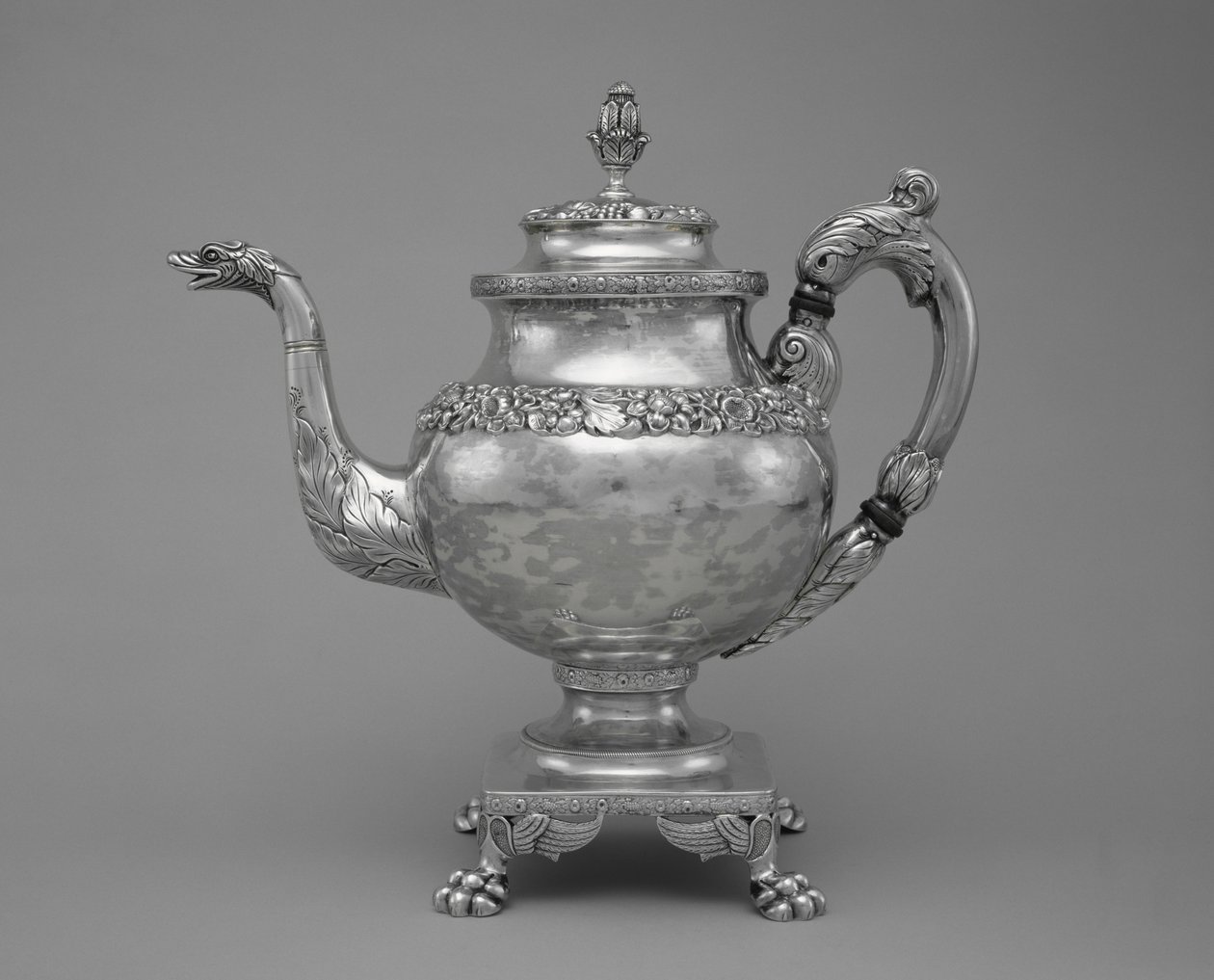 Kaffekanne, en del av en te- og kaffeservering, 1824-27 (sølv) av Samuel Kirk