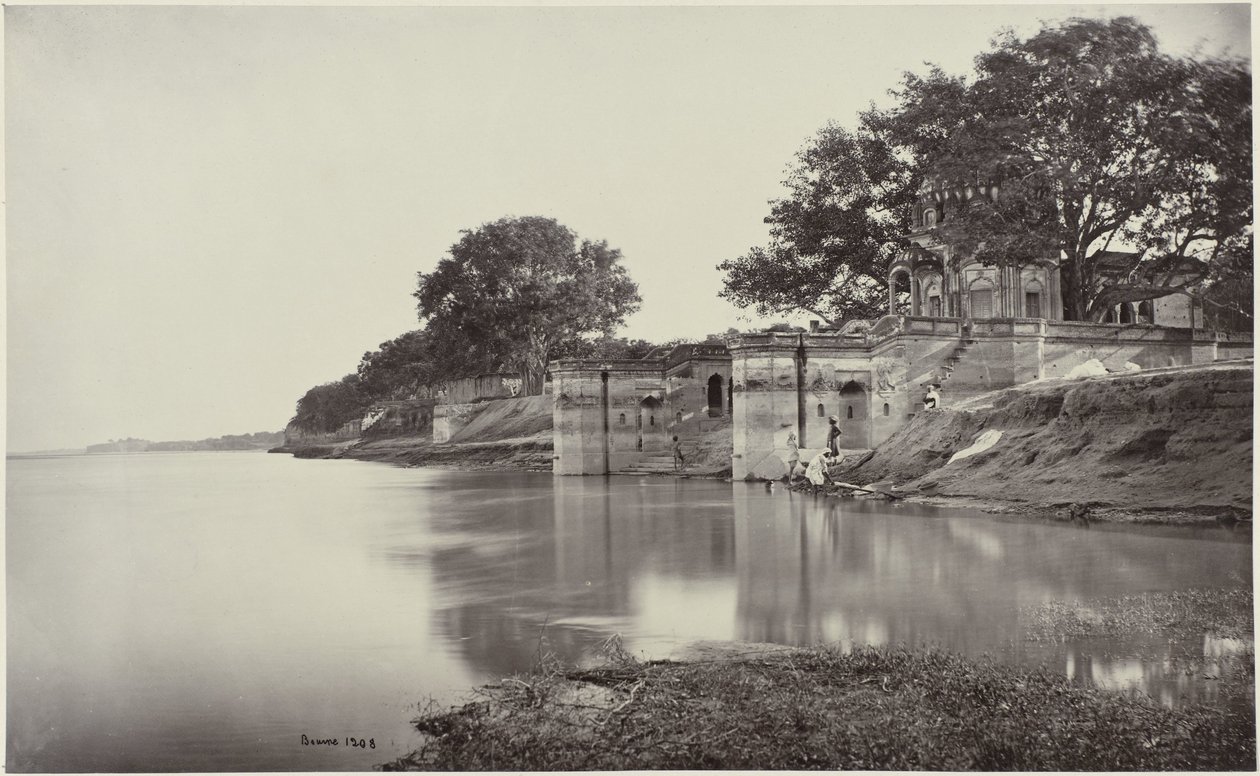 Satti Chaura Ghat i Kanpur Sutte Chowra Ghât, scenen for massakren (original tittel) Suttee Chowra Ghât, Cawnpore. Scene of the Massacre (tittel på objekt) av Samuel Bourne (signed by artist)
