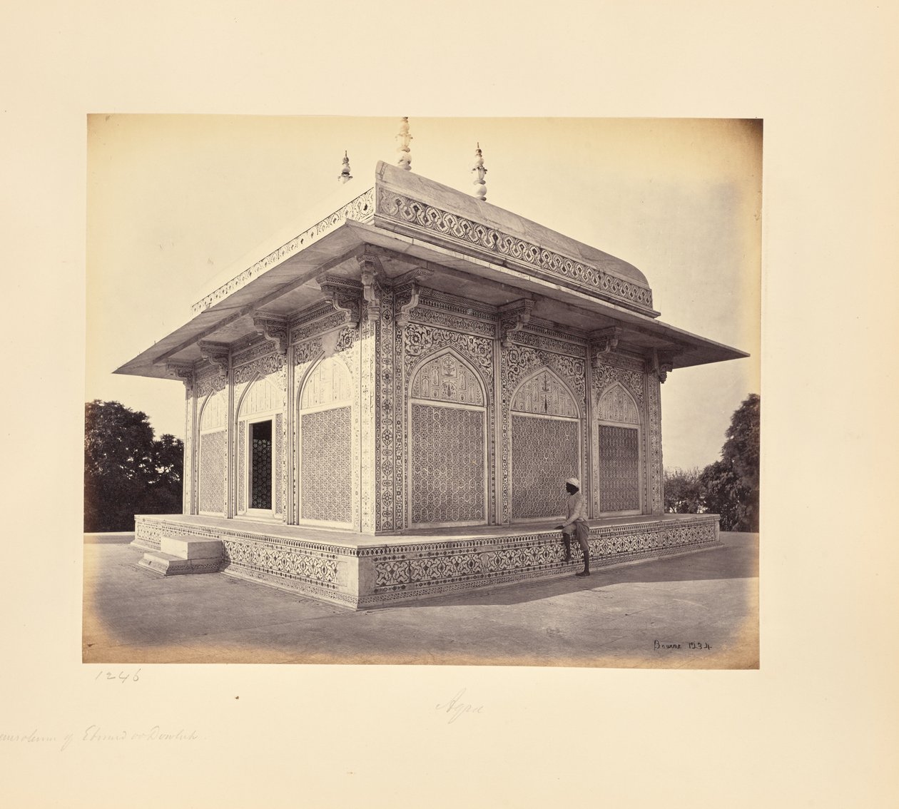 Agra; prins Etmad-Dowlahs mausoleum, marmorkuppelen av Samuel Bourne