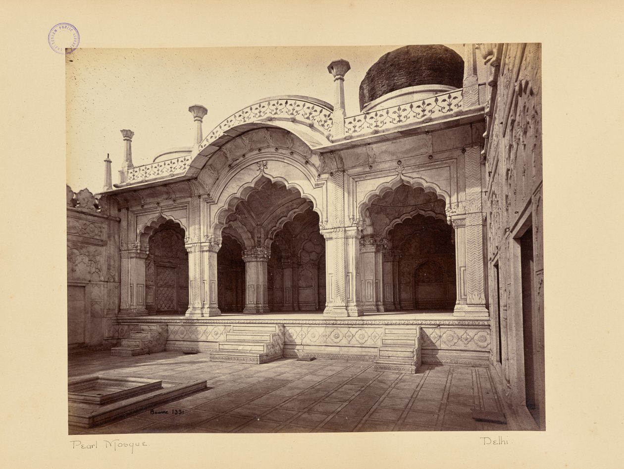 Delhi; palasset, Moti Masjid (Perlemoskeen) av Samuel Bourne