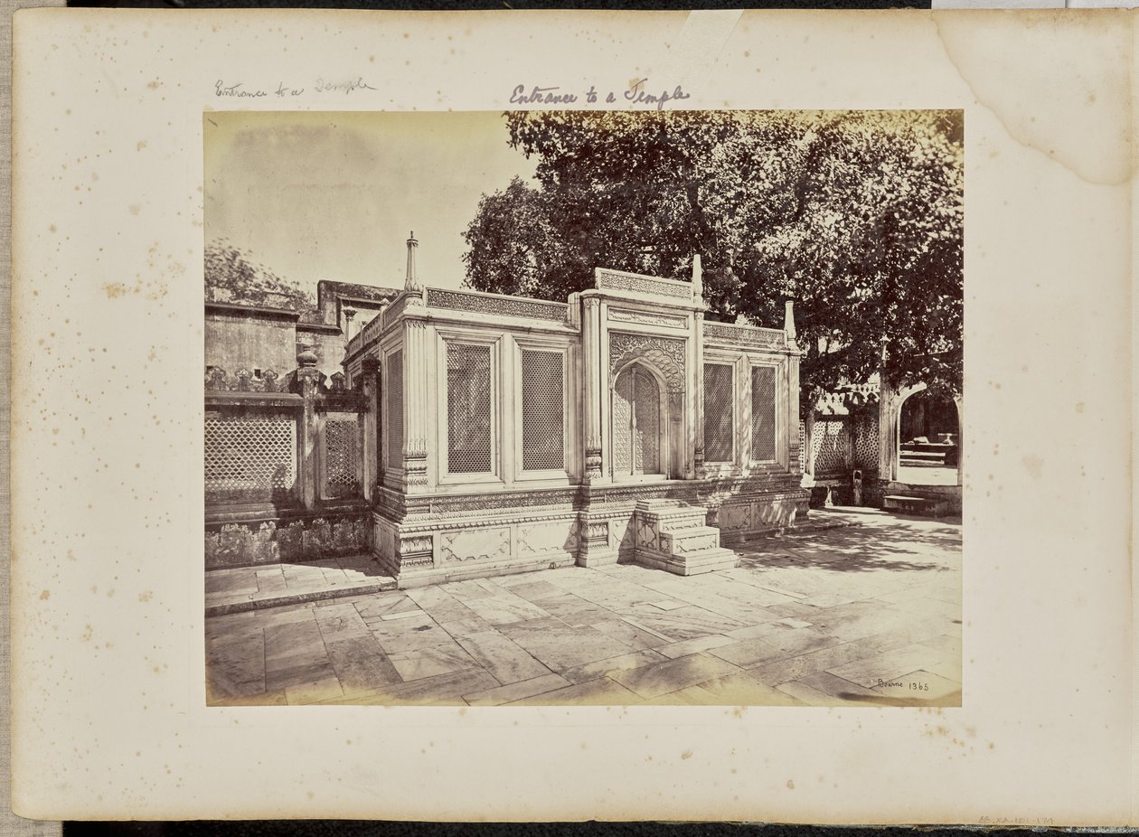 Delhi; Mirza Jehangirs grav. Dette er et stykke vakkert marmorarbeid av Samuel Bourne