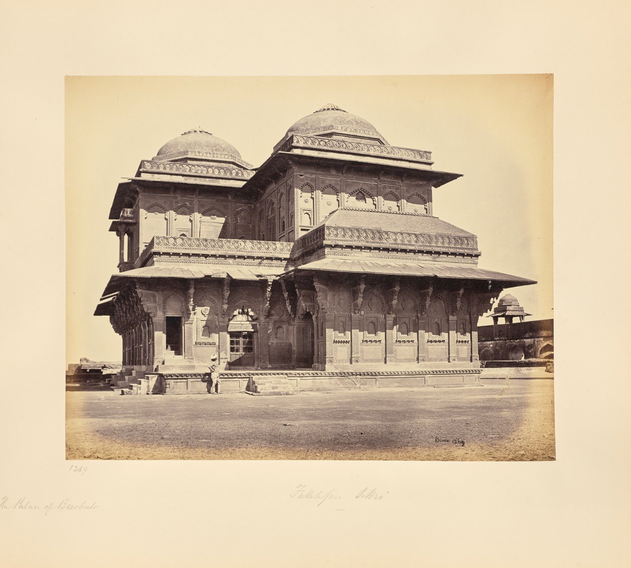 Fatehpur Sikri; Birbals palass av Samuel Bourne
