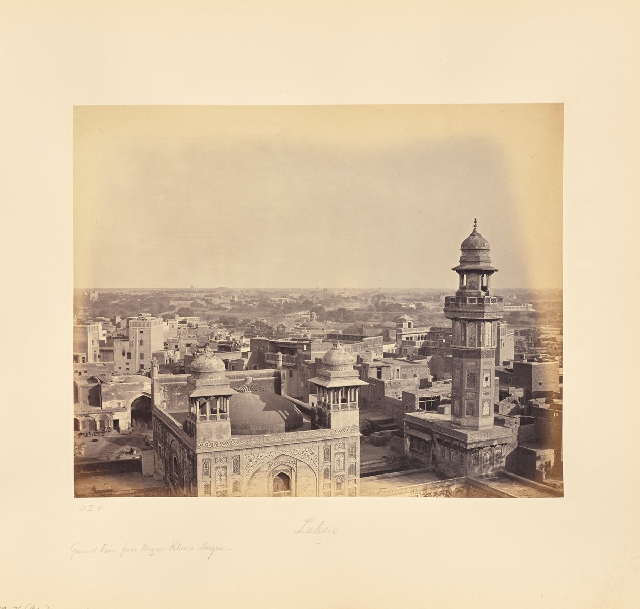 Lahore; fra Wazir Khan-moskeen av Samuel Bourne