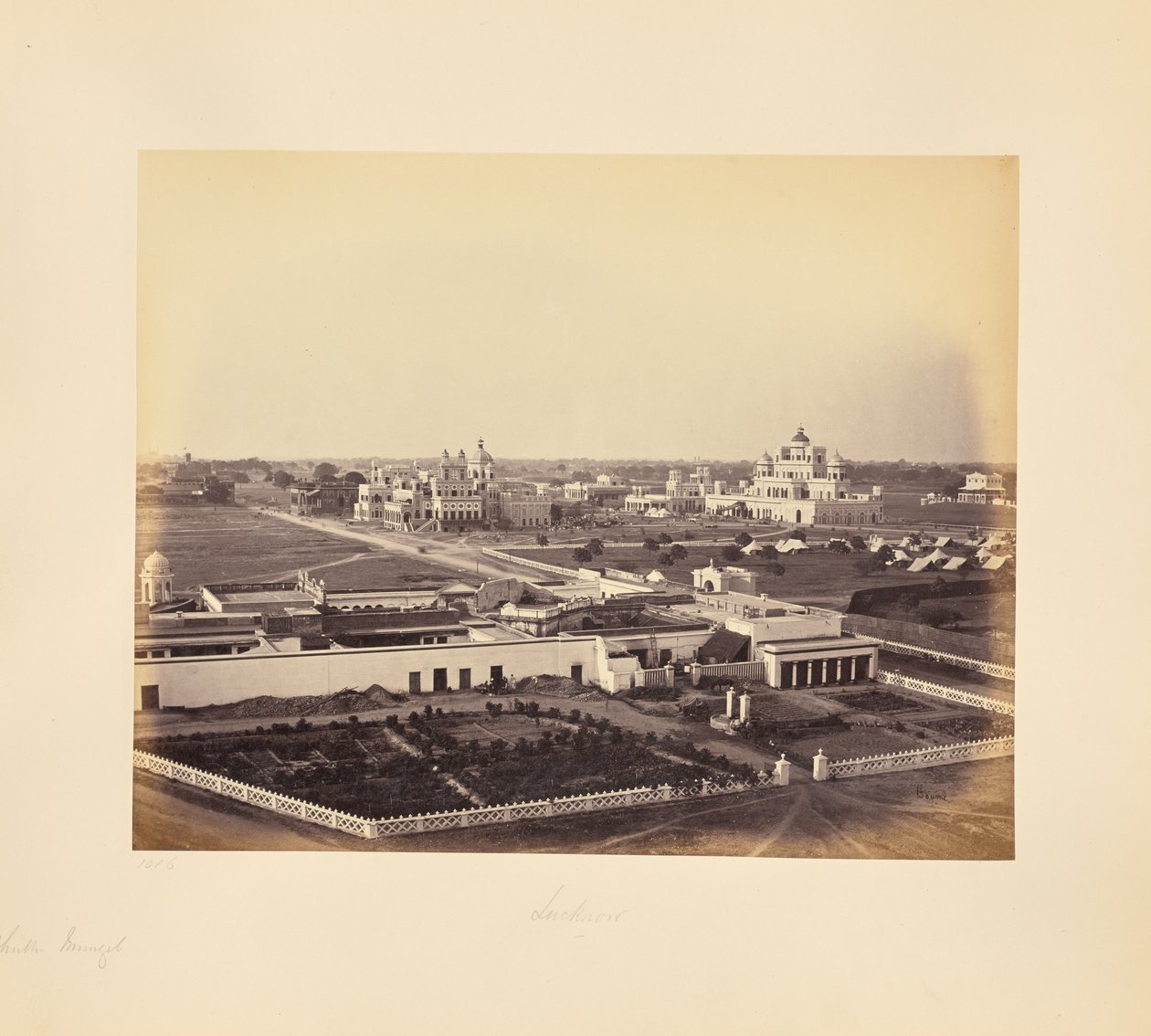 Lucknow; Chutter Manzil osv. Oversiktsbilde av Samuel Bourne
