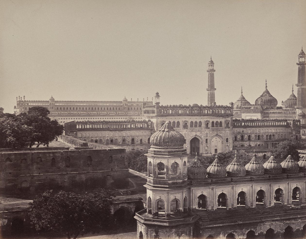 Lucknow. Den store imambaraen og moskeen av Samuel Bourne