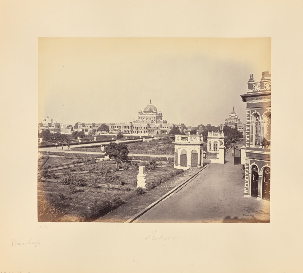 Lucknow; Kaiser Bagh av Samuel Bourne