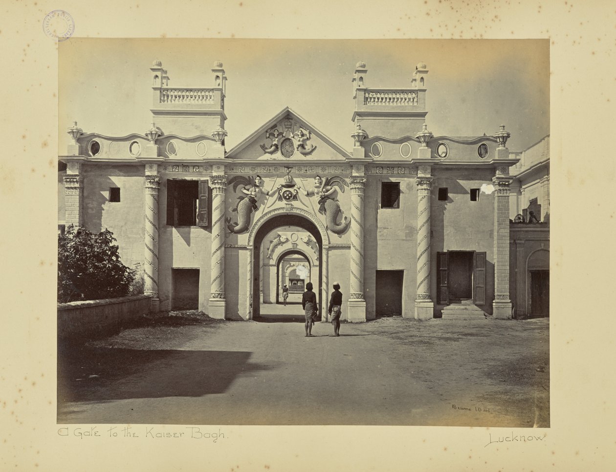 Lucknow; Havfrueporten, Kaiser Bagh av Samuel Bourne