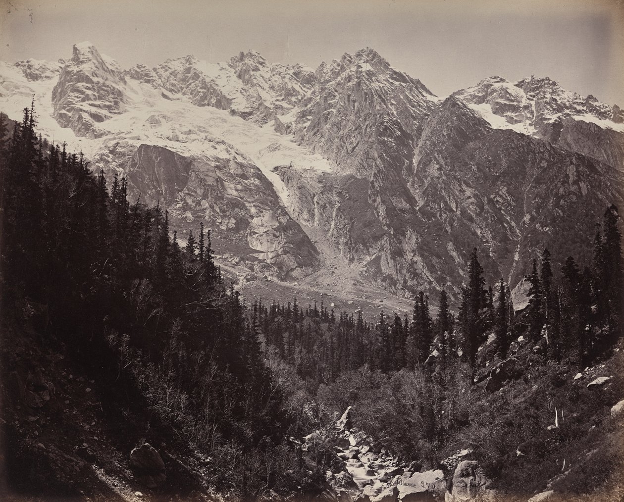 Scene i øvre Himalaya. Utsikt over Manga-dalen av Samuel Bourne