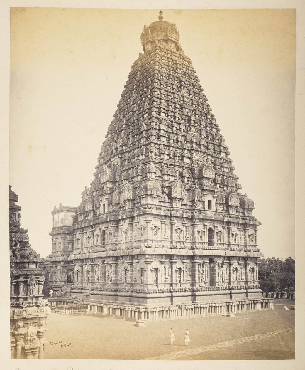 Den store pagoden, Tanjore, fra vollene av Samuel Bourne