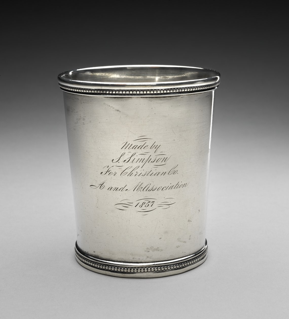 Tumler, ca. 1857 (sølv) av Samuel Simpson