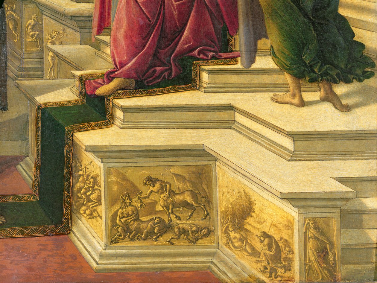 Calumny of Apelles: detalj som viser en del av podia dekorert med simulerte skulpturelle friser som representerer klassiske emner, 1497-98 paneldetalj av 31582 av Sandro Botticelli