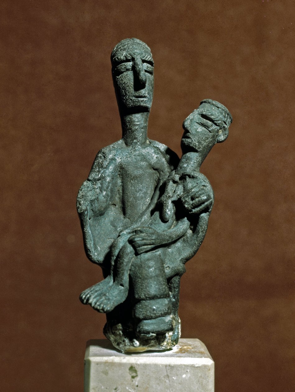 Nuragisk kultur (nuraghi) sardinsk: bronsestatuett av modergudinnen som støtter en død kriger. Fra Urzulei nær Nuoro. 8.-7. århundre f.Kr. Cagliari, Nasjonalt arkeologisk museum, Sardinia, Italia av Sardinia Nuragic Civilization