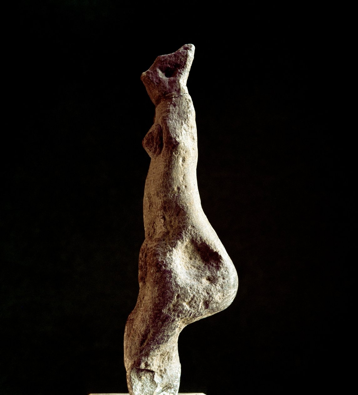 Nuragisk kultur (nuraghi) sardinsk: kalksteinsstatuett av Venus steatopigic (form nedre rygg) (Venus de Macomer), som kommer fra Macomer, nær Nuoro. Dateres fra den prenuragiske perioden (25.-18. århundre f.Kr.) Eneolitikum. Cagliari, Nasjonalt arkeologisk av Sardinia Nuragic Civilization