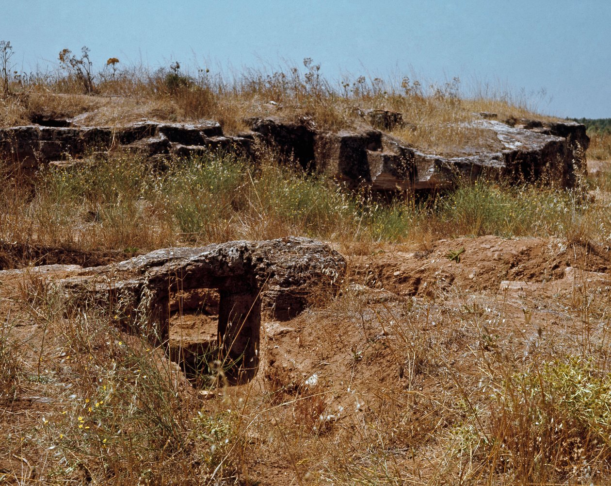 Nuragisk kultur (nuraghi) Sardinsk: ruinene av den prenuragiske byen på det megalittiske området Anghelu Ruju: det sentrale tårnet. 20. århundre f.Kr. Alghero, Sardinia, Italia av Sardinia Nuragic Civilization