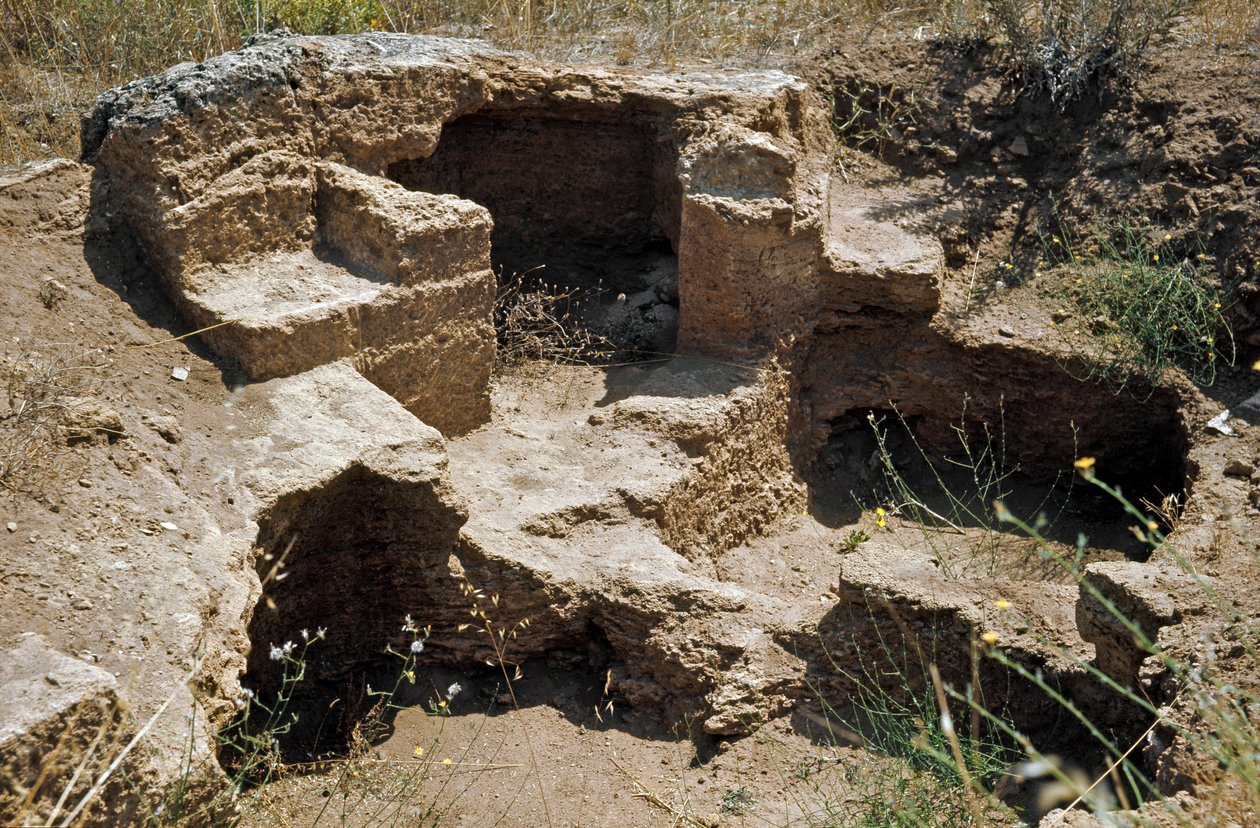 Nuragisk kultur (nuraghi) Sardinsk: ruinene av den førnuragiske byen på det megalittiske området Anghelu Ruju: det sentrale tårnet. 20. århundre f.Kr. Alghero, Sardinia, Italia av Sardinia Nuragic Civilization