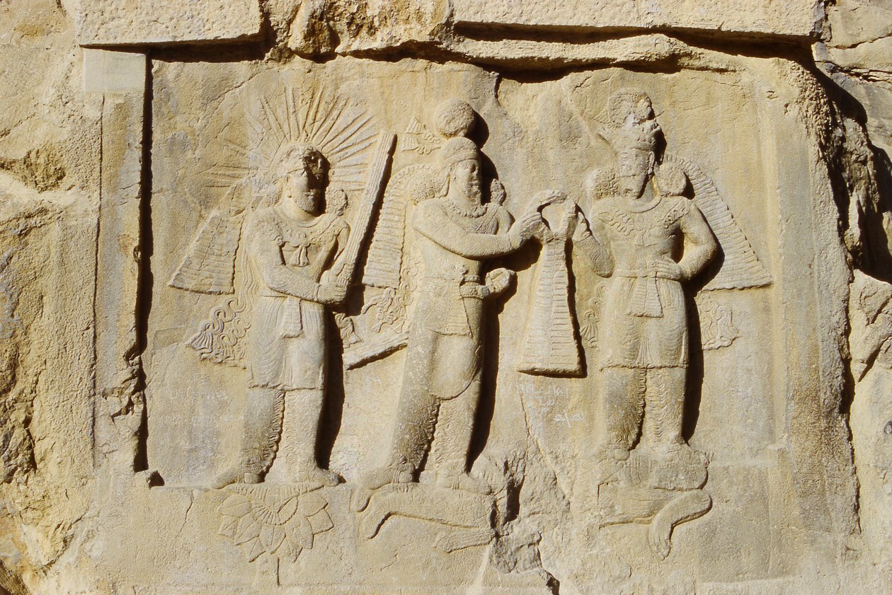Bas-relieff av ansettelsen og seieren til Ardashir II (r.379-83) ca. 379-83 av Sasanian School