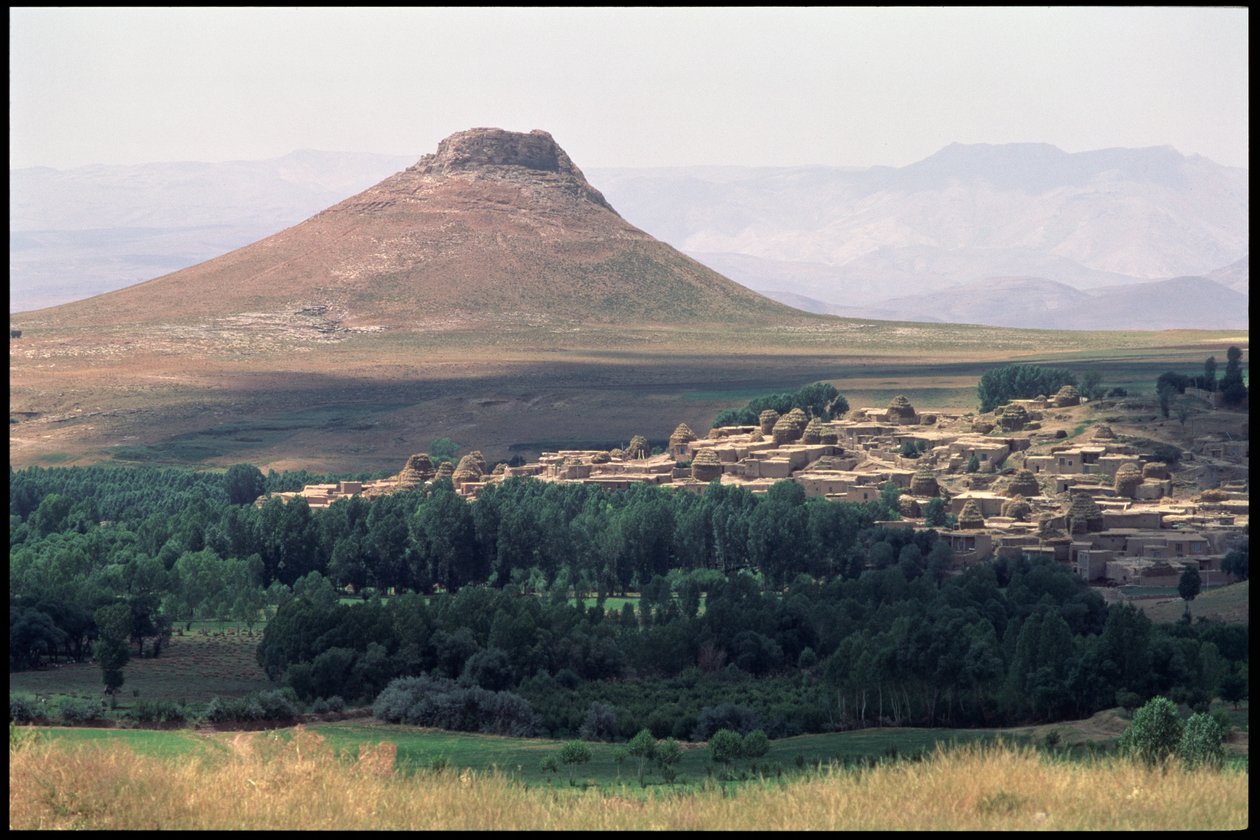 Utsikt over Takht-e Solalman, eller Solomons trone (se også 179122) av Sasanian School