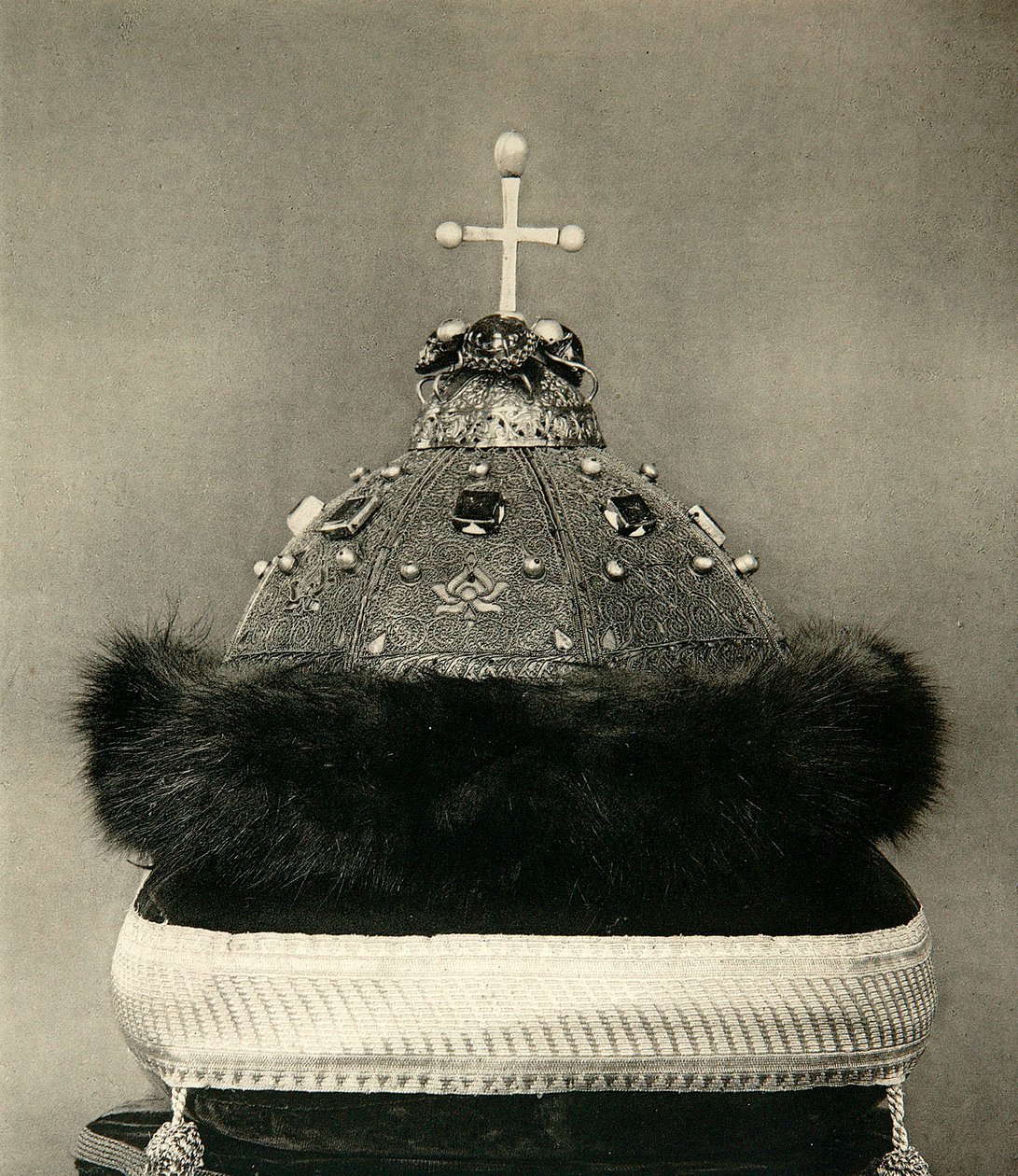 Monomakhs Cap, før 1884 av Scherer Nabholz and Co