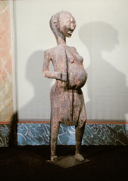 Statue av en gravid kvinne (tre) av School African
