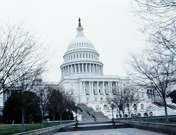 Capitol Hill, først bygget i 1793 (bilde) av School American