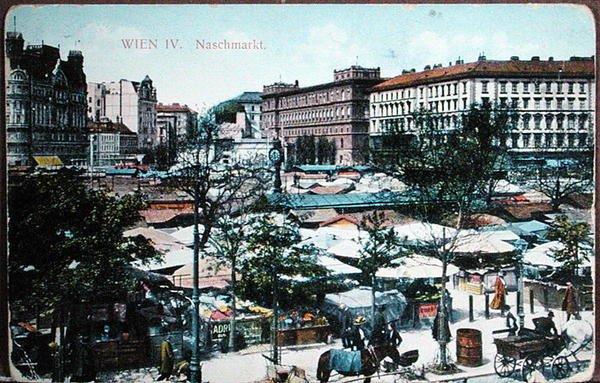 Postkort som viser Naschmarkt (matmarkedet) i Wien, ca. 1915 (farge litho) av School Austrian
